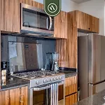 Luxury 2 Bedroom Condo With Amazing City View - Pool