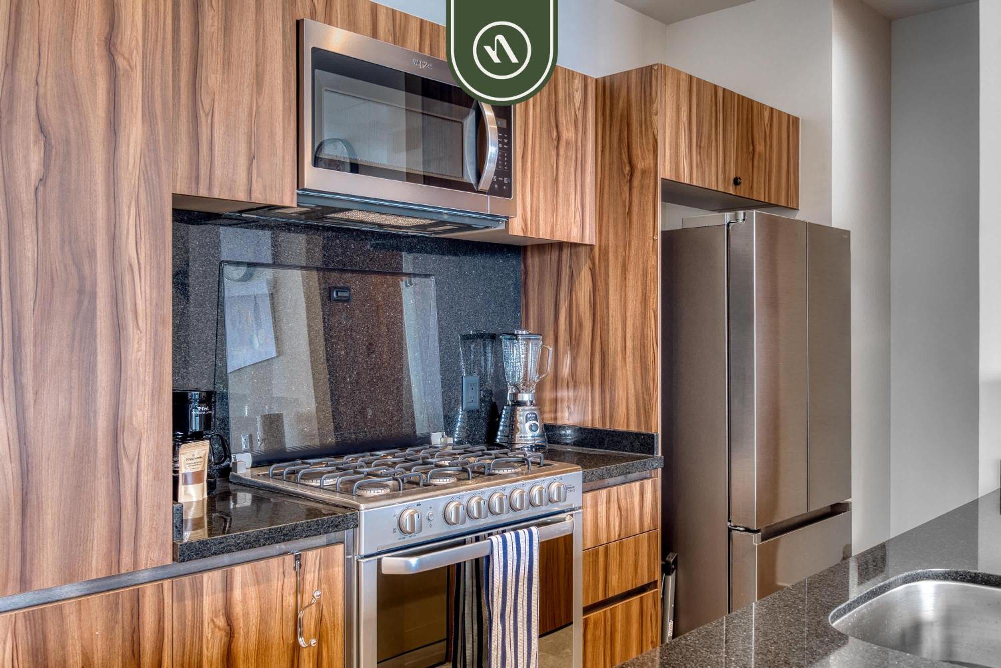 Luxury 2 Bedroom With Amazing View - Pool Apartment *